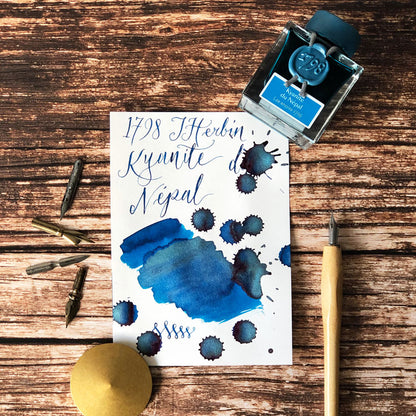 J Herbin Kyanite du Nepal ink swatch close up on Indigo Artisans cartridge paper